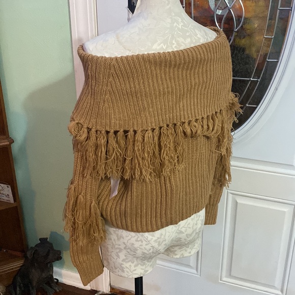 Tobi Off the Shoulder Sweater - Picture 3 of 6